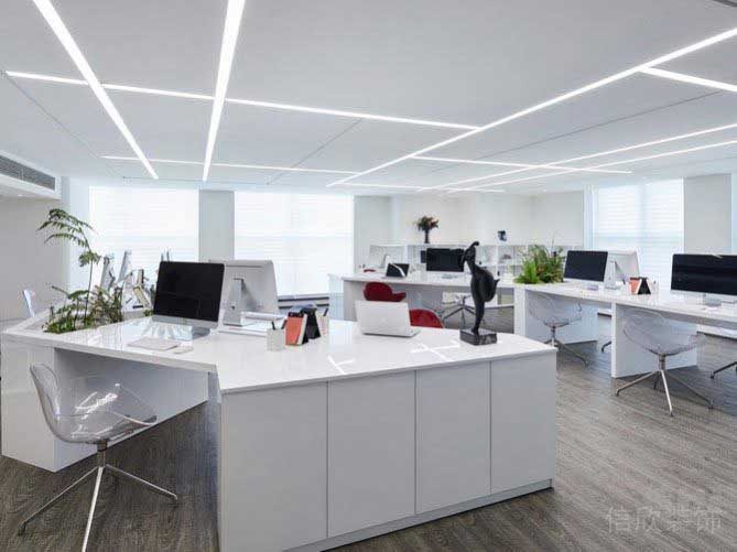 公共辦公區(qū)平面天花吊燈條形燈帶效果圖