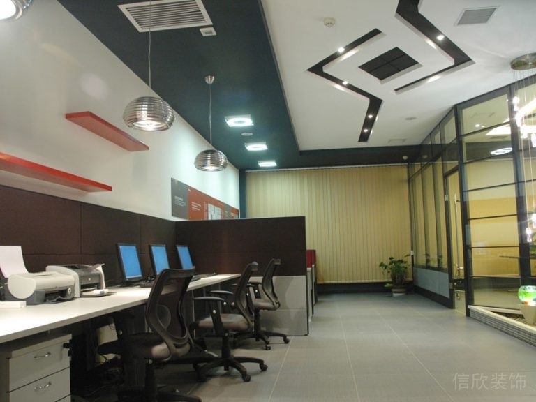 天花環(huán)形內(nèi)嵌式圖案設(shè)計(jì)中央空調(diào)過道直線式工位工作室裝修玻璃