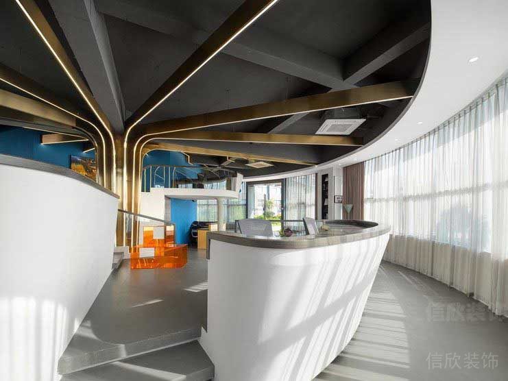 放射性工業(yè)風(fēng)金色設(shè)計前臺區(qū)裝修效果客服中心接待處