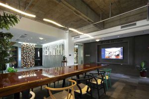 深圳南山香江金融中心工業(yè)風辦公室裝修設計案例會議區(qū)效果圖