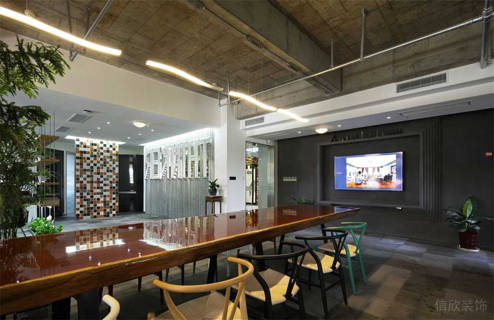 深圳南山香江金融中心工業(yè)風(fēng)辦公室裝修設(shè)計(jì)案例會(huì)議區(qū)效果圖