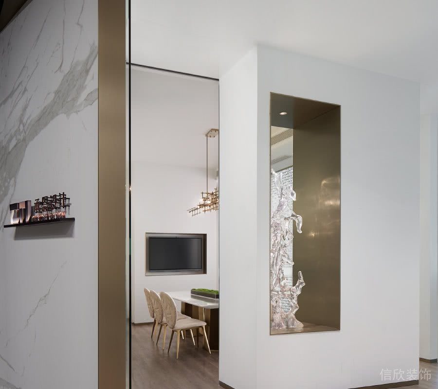 現(xiàn)代公司客戶接待區(qū)實(shí)木設(shè)計(jì)開放式鏤空墻體金色效果圖