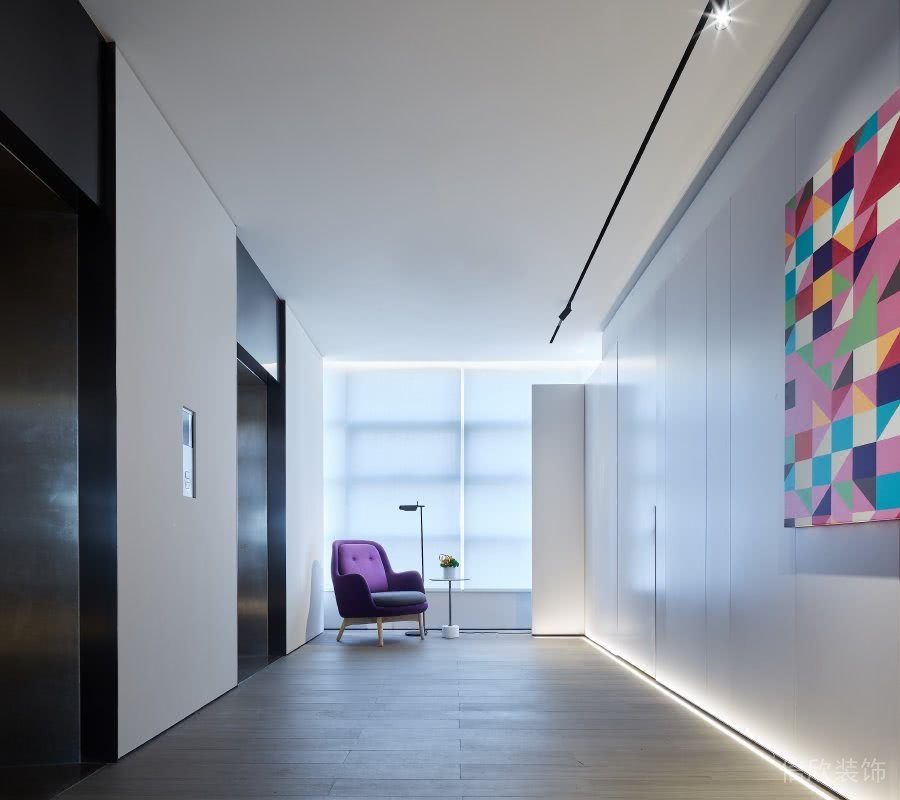 電梯等候區(qū)域紫色沙發(fā)藝術(shù)現(xiàn)代時尚簡約燈飾效果圖