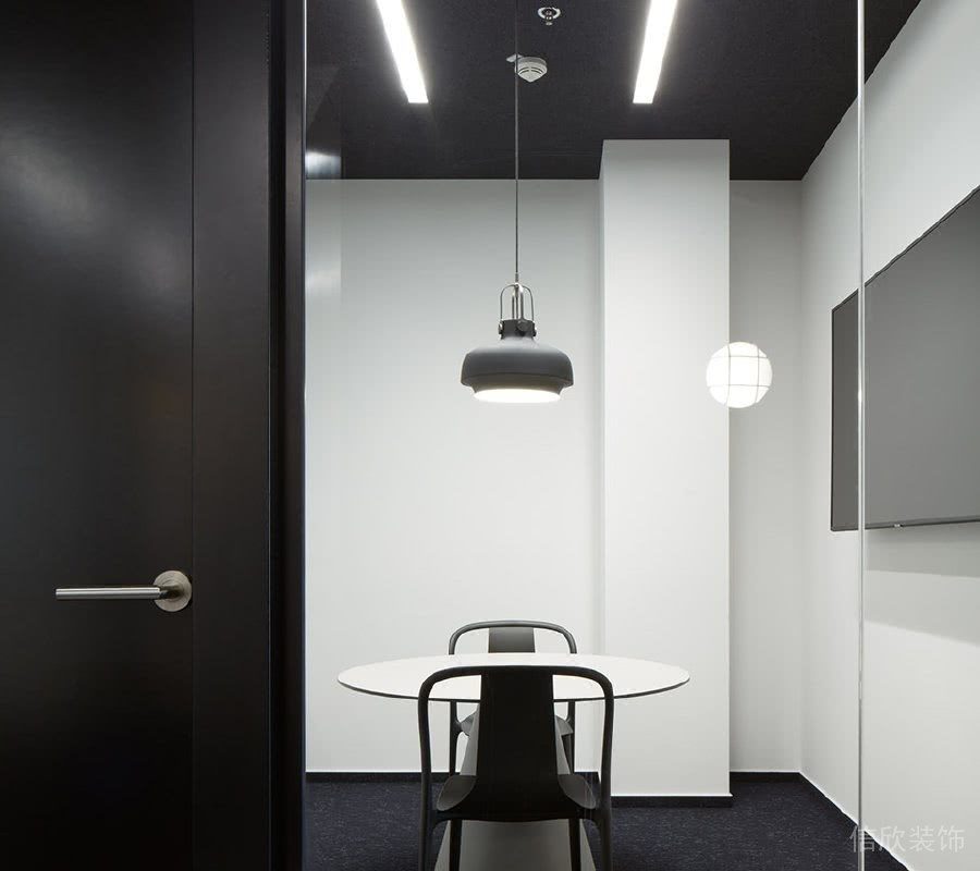 黑白色調(diào)辦公室洽談去面對面式簡約金屬座椅裝修設(shè)計效果
