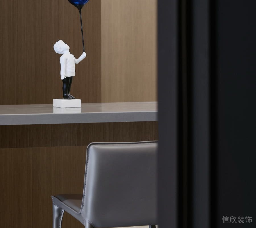 辦公室工作臺內(nèi)嵌室墻壁鏤空懸空辦公桌設(shè)計