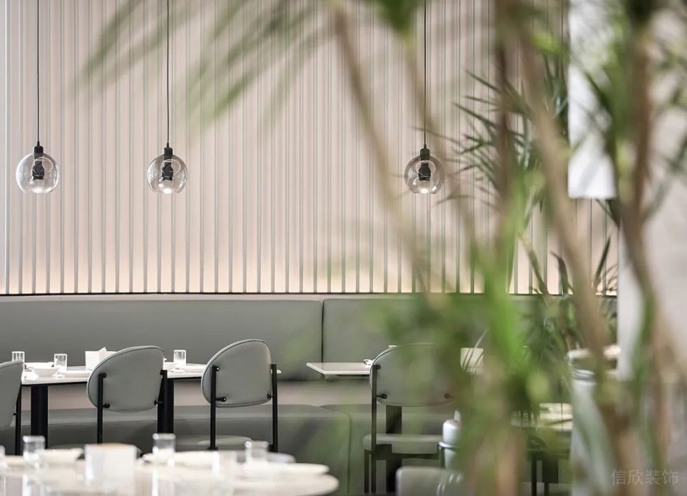 深圳羅湖東門鴻展中心城極簡(jiǎn)風(fēng)格川菜館裝修案例玻璃藝術(shù)吊燈