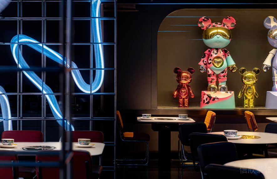 深圳羅湖京基鳳凰印象現(xiàn)代風(fēng)格火鍋店裝修案例用餐大廳藝術(shù)玩偶陳設(shè)
