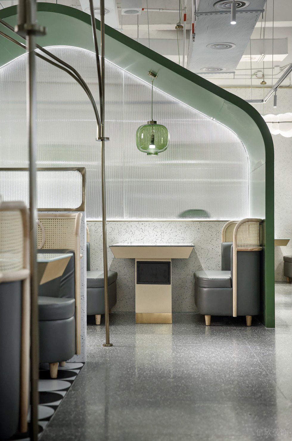 深圳南山海上世界現(xiàn)代風(fēng)格火鍋餐廳裝修案例卡座