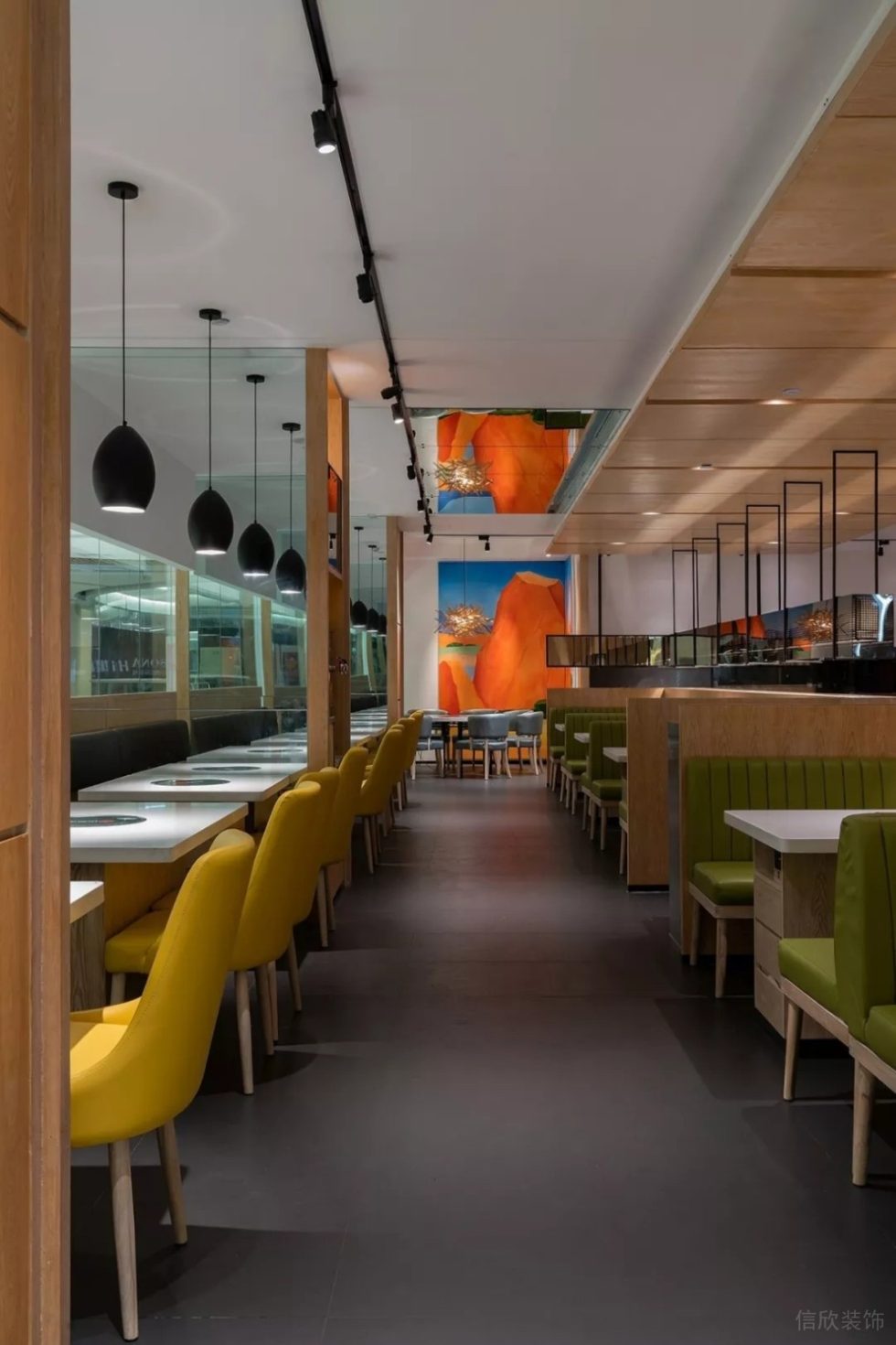 深圳坪山怡瑞達(dá)云秀府簡約北歐風(fēng)火鍋店裝修案例地面鋪設(shè)