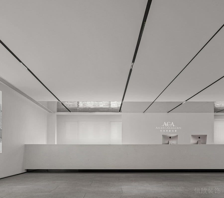 前臺(tái)去裝修，白色的長(zhǎng)條形前臺(tái)服務(wù)臺(tái)