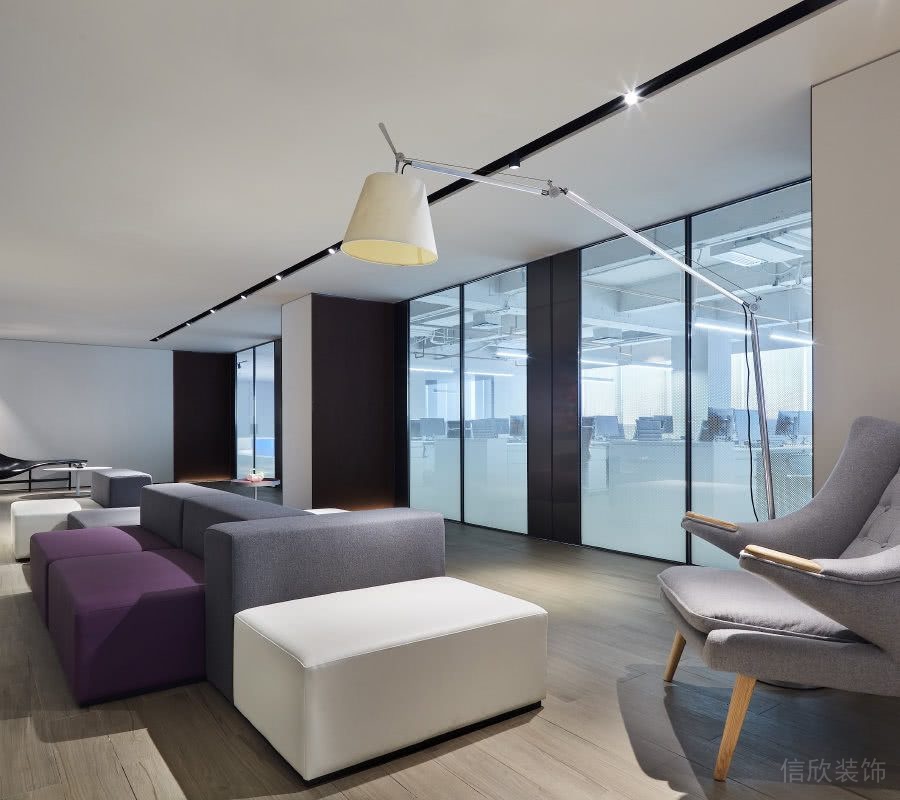 辦公室休息區(qū)紫色布藝沙發(fā)