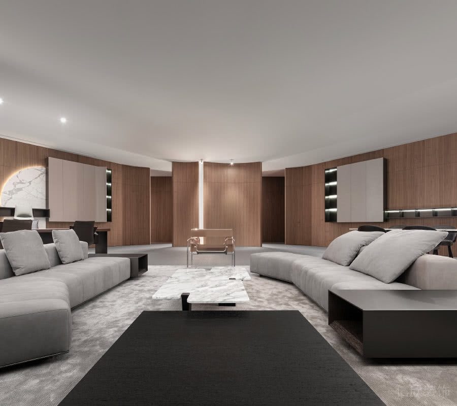 會客室兩邊對坐沙發(fā)沙比利木飾墻面