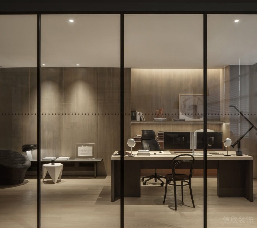 現(xiàn)代中式經(jīng)理辦公室窄框玻璃隔斷