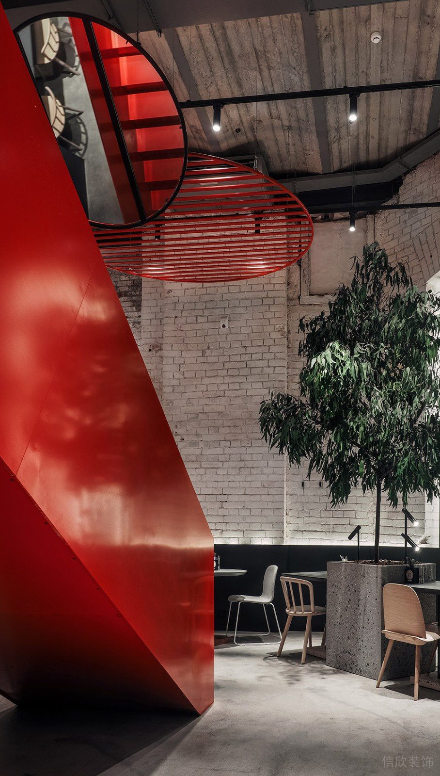 深圳龍崗百合山莊工業(yè)風(fēng)披薩店裝修案例綠植裝飾