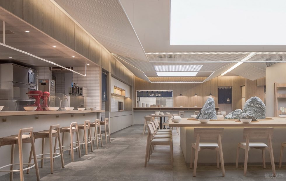 深圳龍崗華策中心城淺木色日式風(fēng)格面館裝修案例大廳
