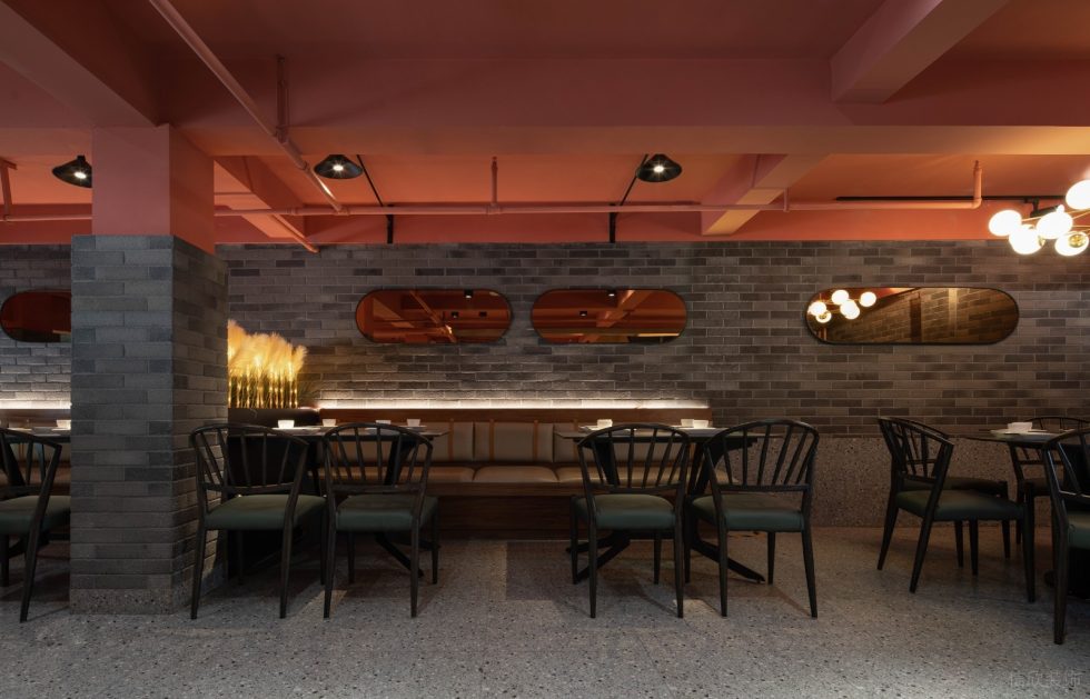 深圳龍崗中糧祥云新中式風(fēng)格粉面店裝修案例卡座