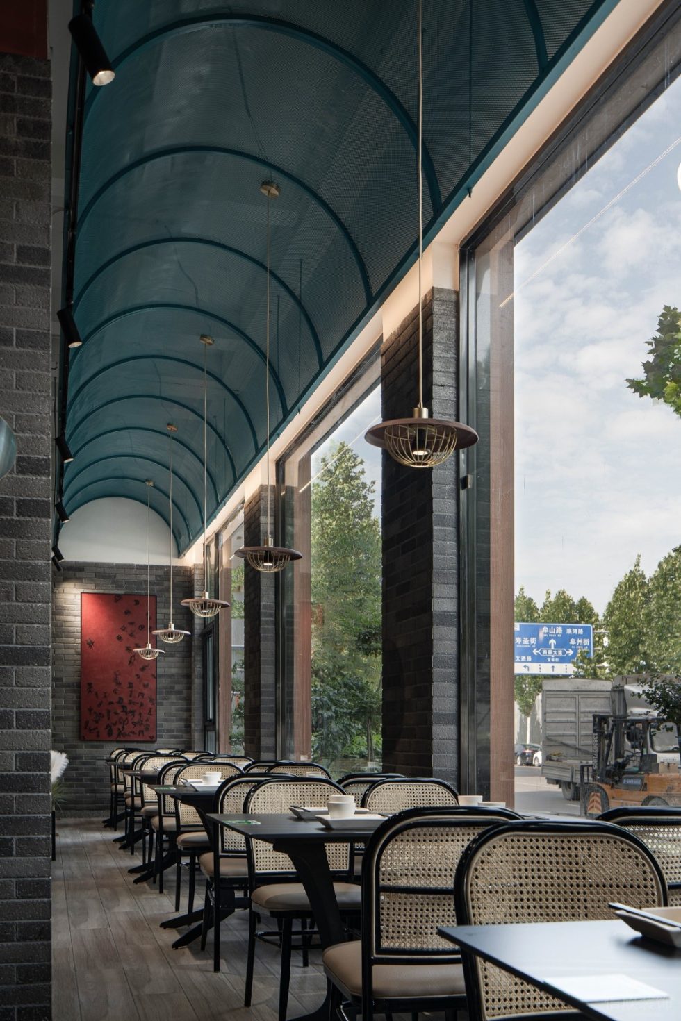 深圳龍崗中糧祥云新中式風(fēng)格粉面店裝修案例四人用餐區(qū)