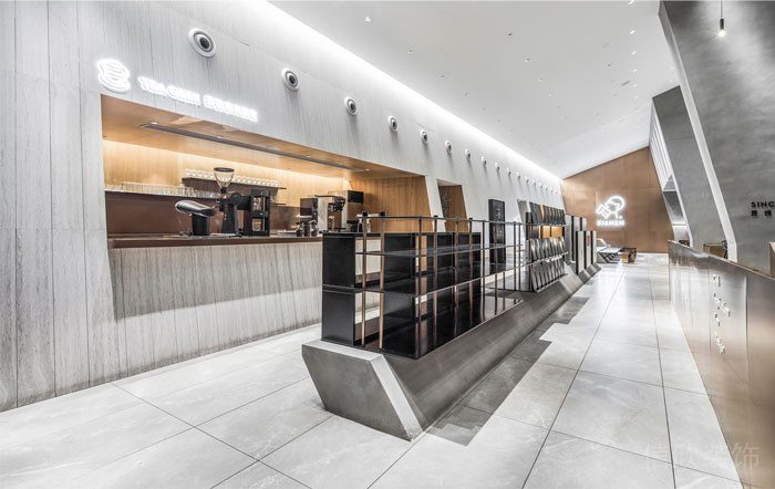 深圳龍崗正中風(fēng)臨國(guó)際中心現(xiàn)代工業(yè)風(fēng)喜茶冷飲店裝修案例展示陳列架