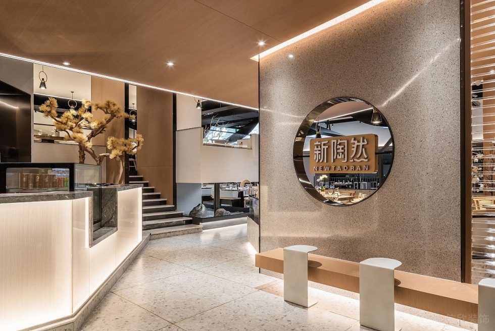 深圳南山濱福世紀廣場新中式風格川菜館裝修案例玄關(guān)水磨石圓孔窗扇屏風隔斷