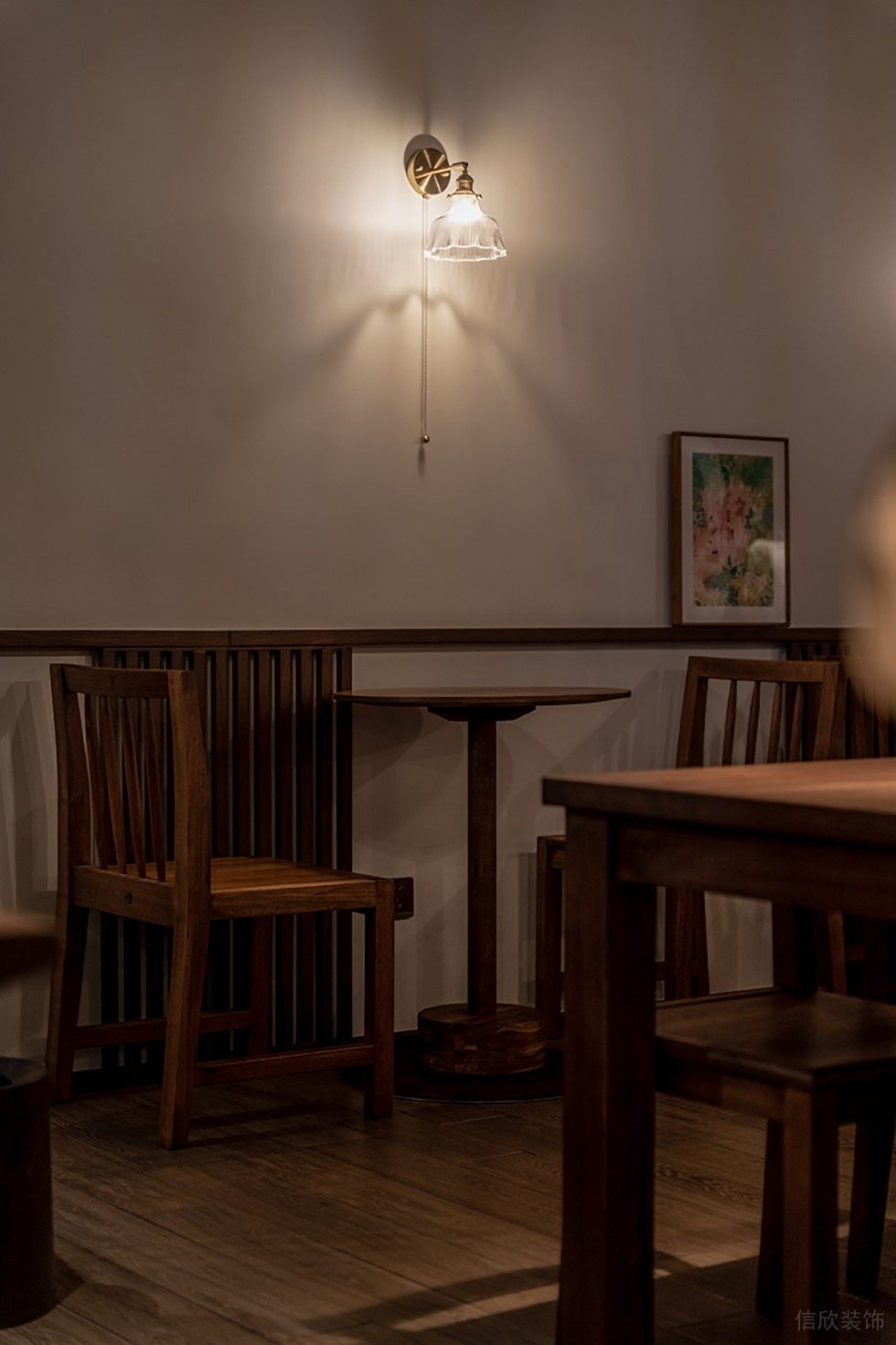 深圳南山港灣麗都深木色復(fù)古風(fēng)糖水店裝修案例復(fù)古風(fēng)玻璃藝術(shù)裝飾壁燈