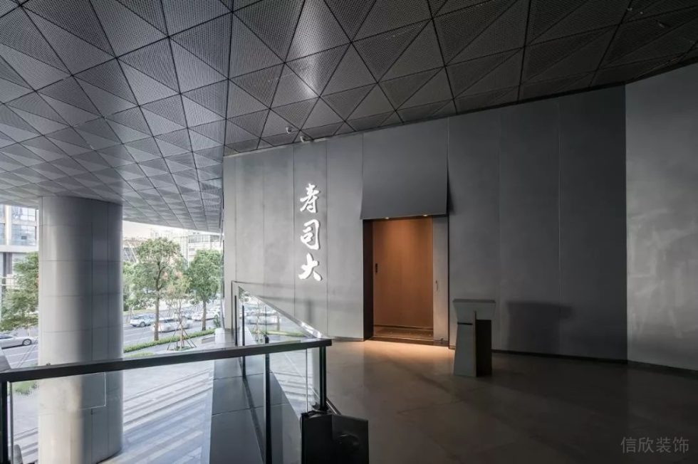 深圳南山天利中央廣場現(xiàn)代新中式風(fēng)格壽司店裝修案例入口