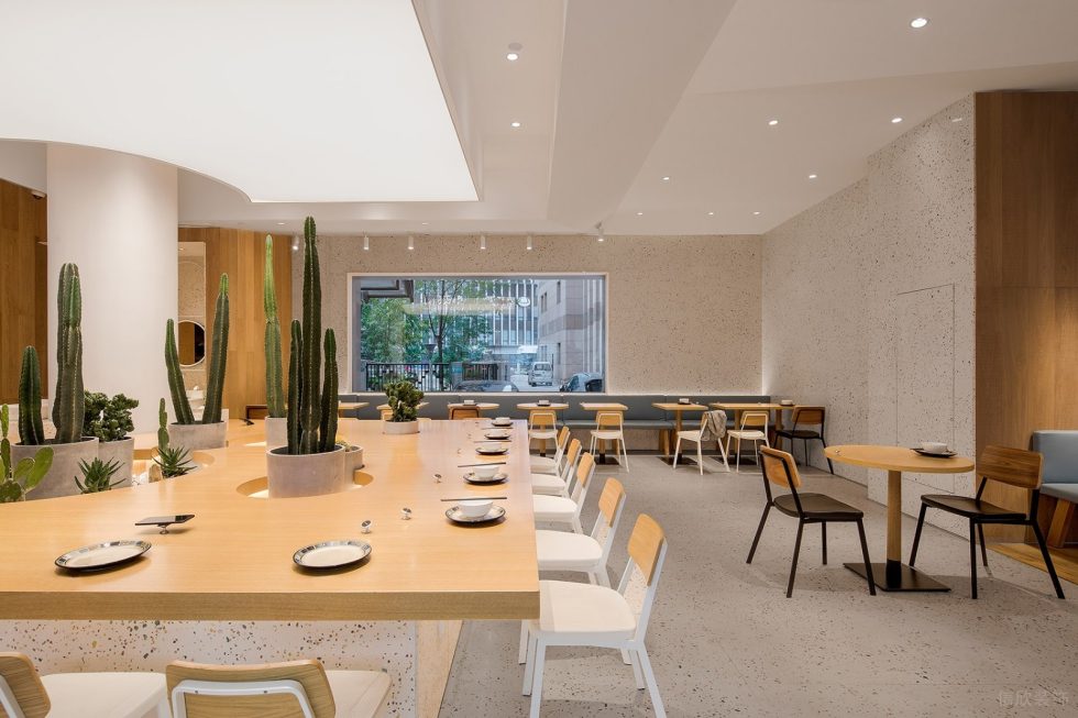 深圳南山香年廣場(chǎng)簡(jiǎn)約風(fēng)格自選快餐店裝修案例綠植裝飾