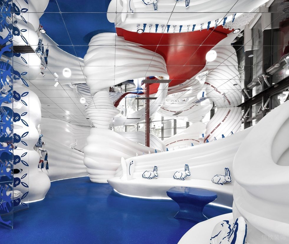 深圳市寶安區(qū)福永大白兔全球首家旗艦店裝修設(shè)計鏡面天花