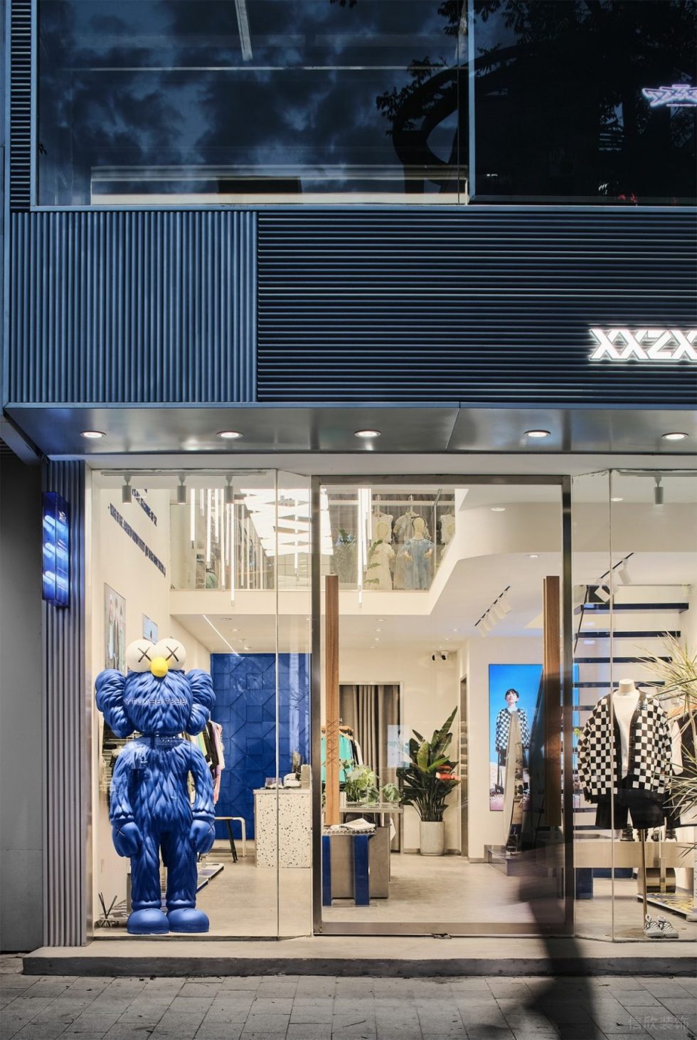 深圳市龍華區(qū)大浪潮牌店裝修外觀玻璃門 深圳市龍華區(qū)大浪潮牌店裝修外觀玻璃門