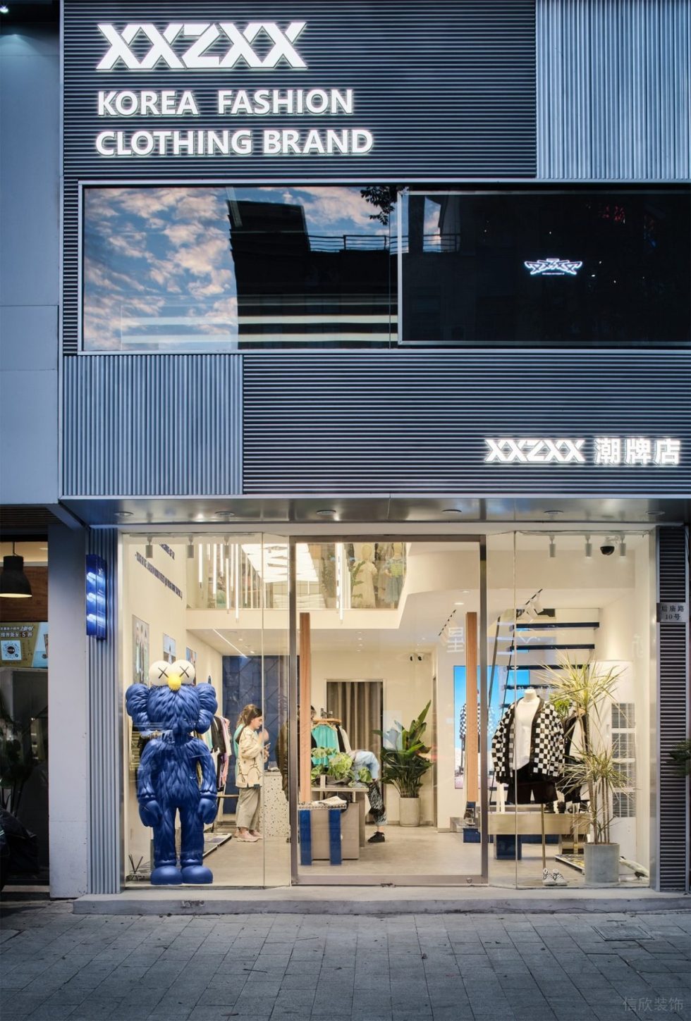 深圳市龍華區(qū)大浪潮牌店條形格柵招牌裝修 深圳市龍華區(qū)大浪潮牌店條形格柵招牌裝修