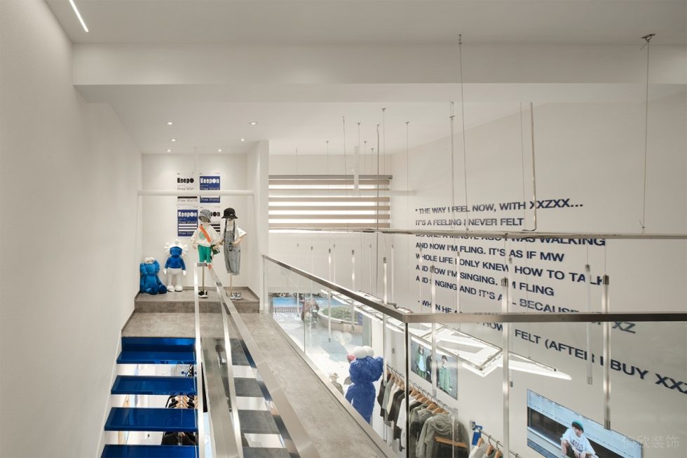 深圳市龍華區(qū)大浪潮牌店二樓玻璃欄桿裝修設(shè)計(jì) 深圳市龍華區(qū)大浪潮牌店二樓玻璃欄桿裝修設(shè)計(jì)