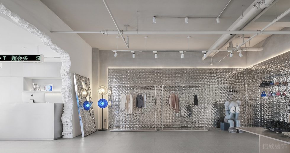 深圳市南山區(qū)后?，F(xiàn)代風(fēng)sugar.t 買手店裝修設(shè)計(jì)銀色錫紙背景墻