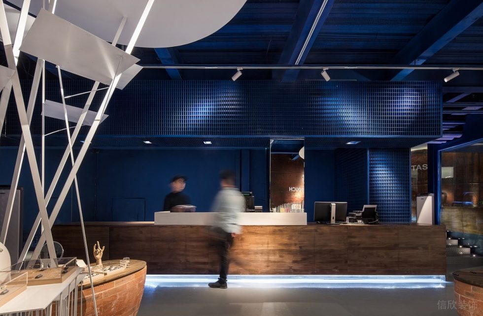 深圳市南山中心城現(xiàn)代風(fēng)“老廠房”751時(shí)尚買手店裝修設(shè)計(jì)前臺(tái)