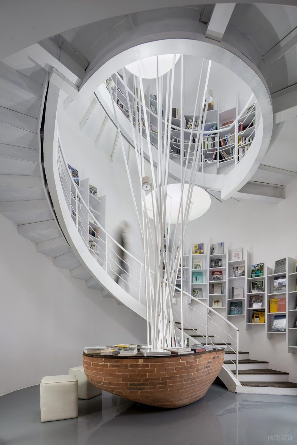 深圳市南山中心城現(xiàn)代風(fēng)“老廠房”751時(shí)尚買手店裝修設(shè)計(jì)樓梯