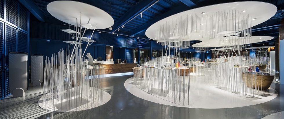 深圳市南山中心城現(xiàn)代風(fēng)“老廠房”751時(shí)尚買手店裝修設(shè)計(jì)藍(lán)色鋼結(jié)構(gòu)頂面