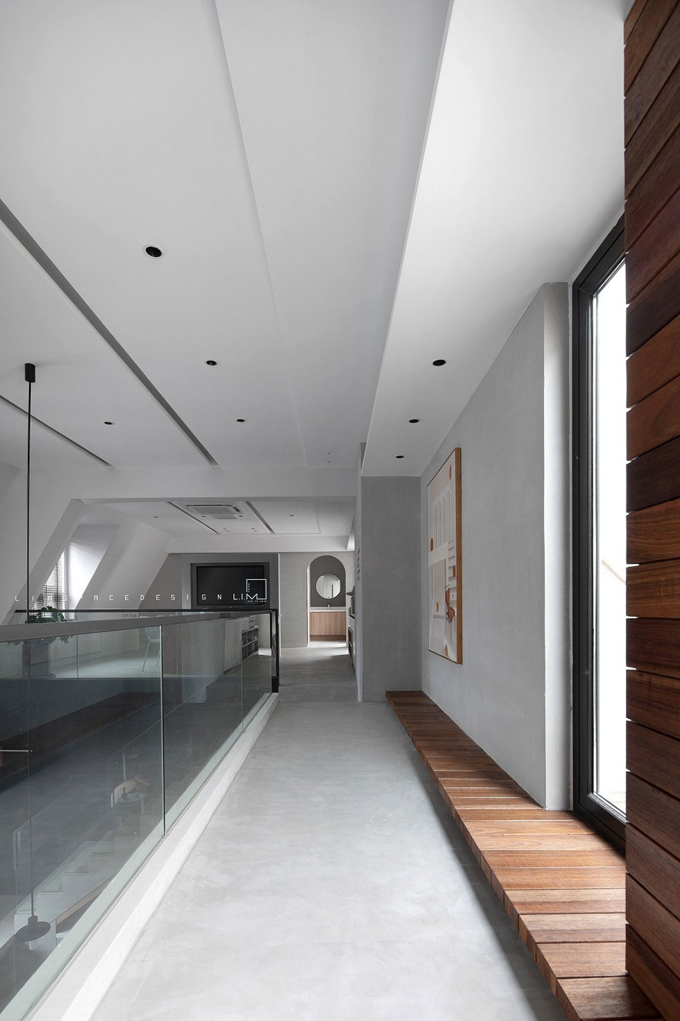 辦公室二樓過(guò)道實(shí)木地臺(tái)裝修效果圖