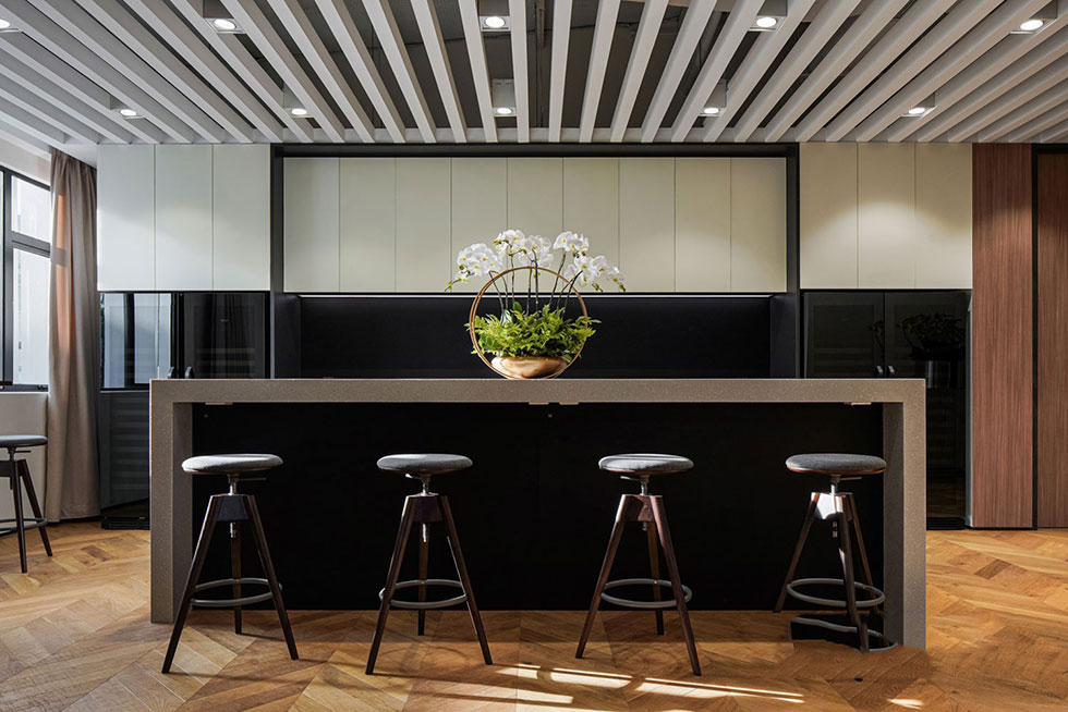 茶水間休閑的白色水吧臺(tái) 茶水間休閑的白色水吧臺(tái)