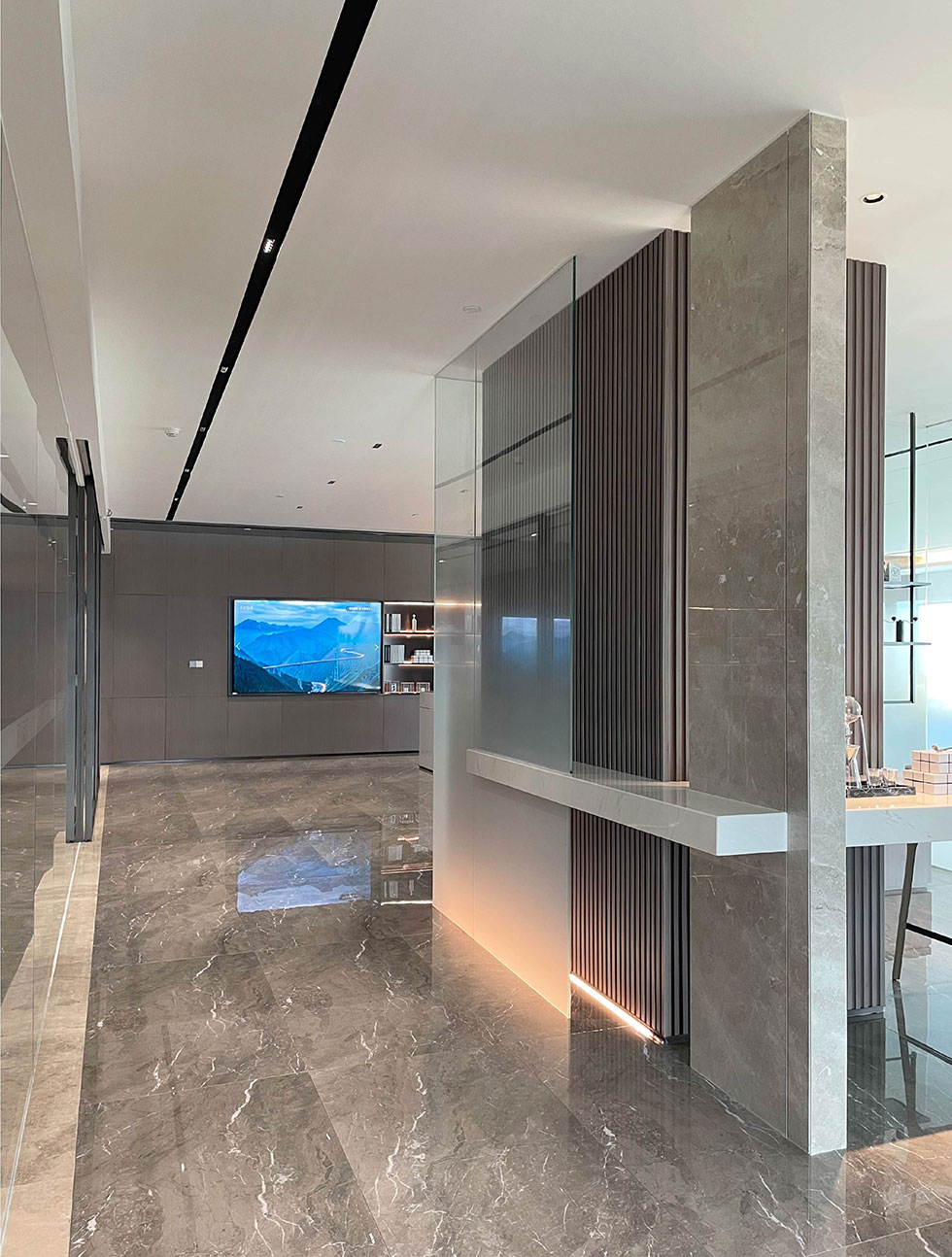 辦公室過道天花吊頂長條形燈槽效果圖 辦公室過道天花吊頂長條形燈槽效果圖