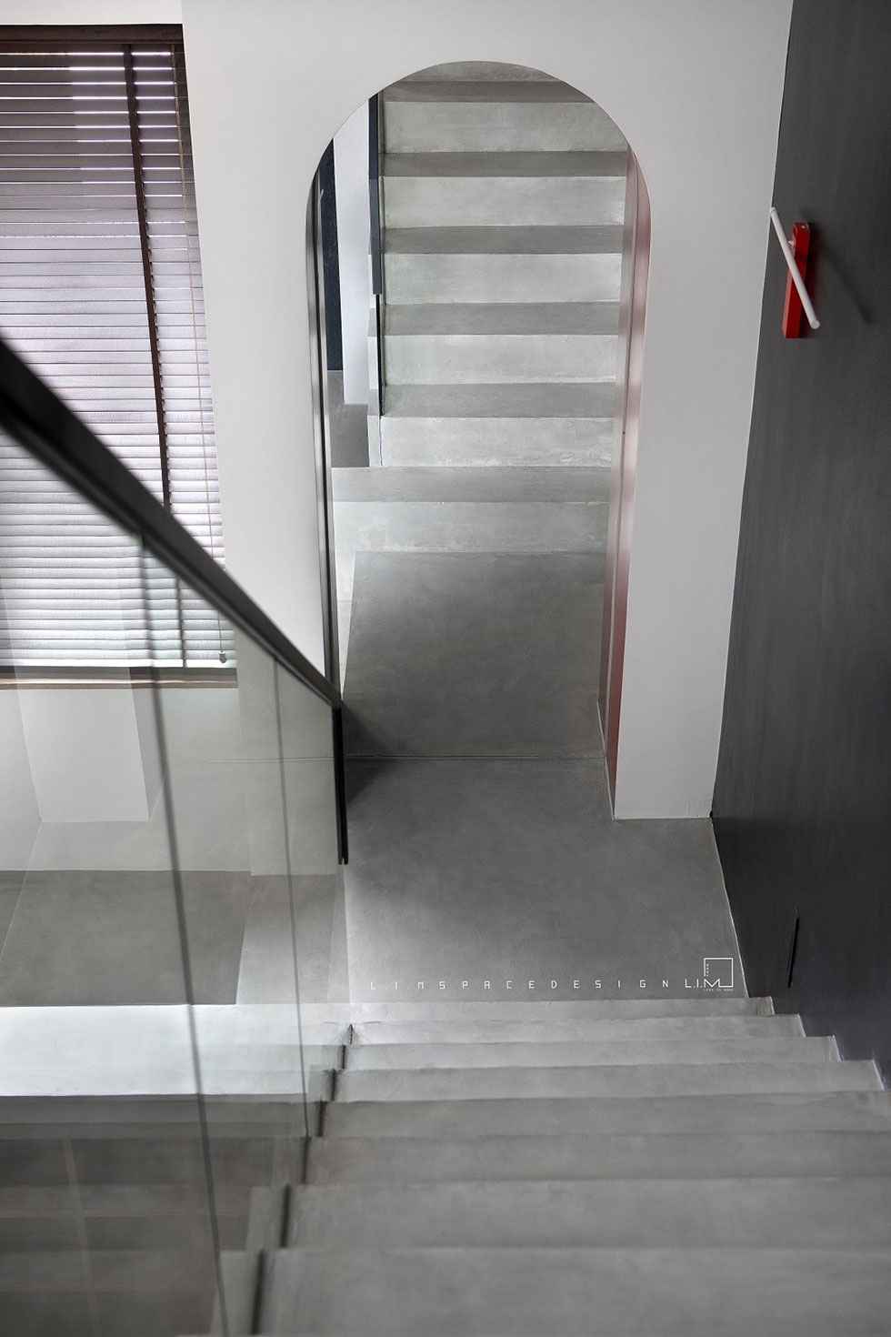 辦公室裝修樓梯間拱形門(mén)洞