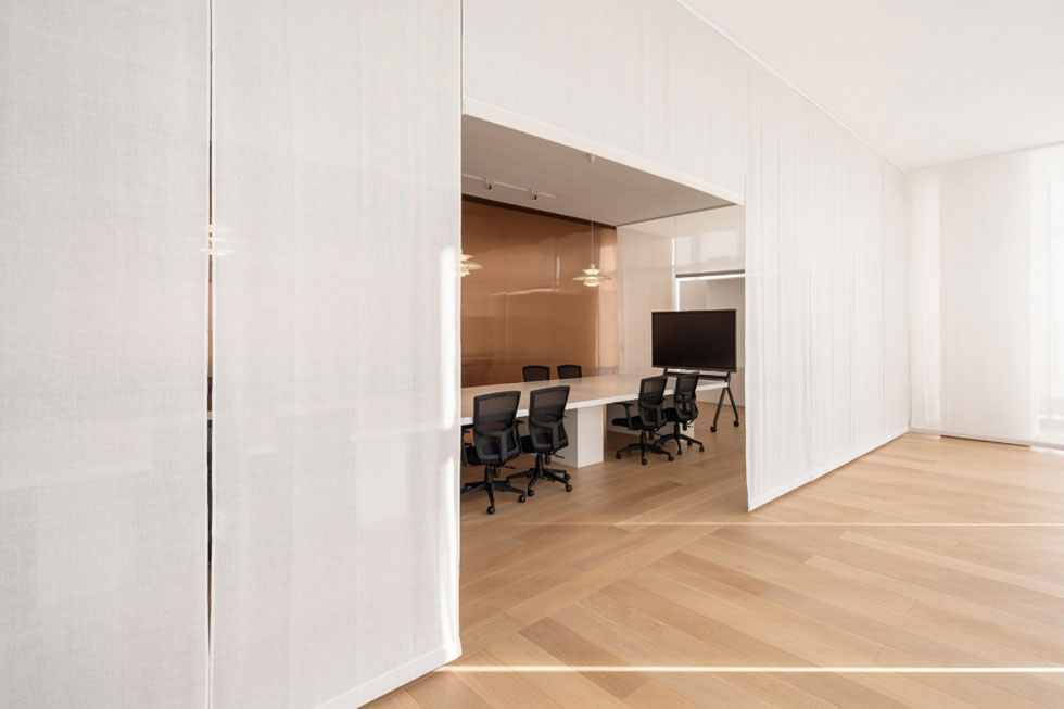 深圳南山東方科技大廈600平方米極簡(jiǎn)現(xiàn)代風(fēng)辦公室裝修案例會(huì)議室