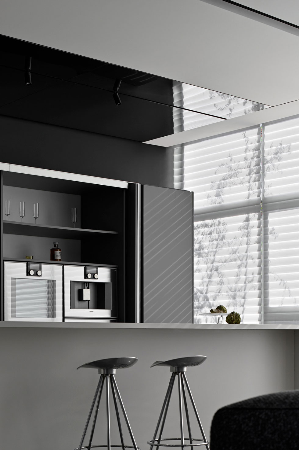 大沖商務(wù)中心科技園辦公室茶水間灰白色水吧臺(tái) 大沖商務(wù)中心科技園辦公室茶水間灰白色水吧臺(tái)