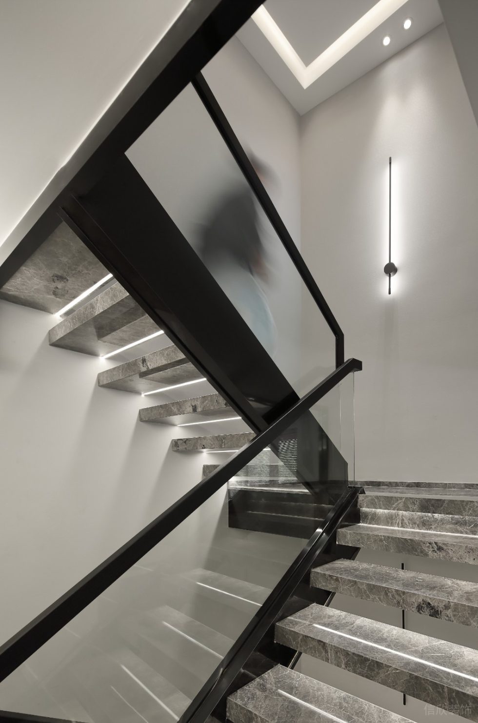 深圳寶安宏發(fā)前城中心600平方米極簡風格辦公室裝修案例樓梯間