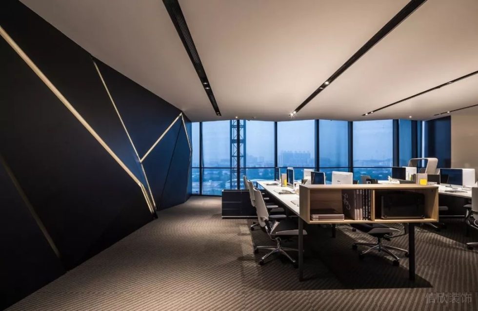 深圳福田中心商務(wù)大廈1300平方米黑白灰現(xiàn)代風辦公室裝修案例辦公大廳立體造型背景墻