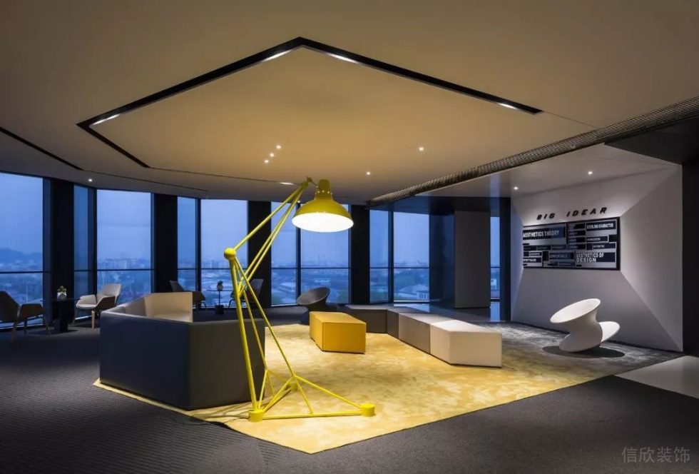 深圳福田中心商務(wù)大廈1300平方米黑白灰現(xiàn)代風辦公室裝修案例活動區(qū)