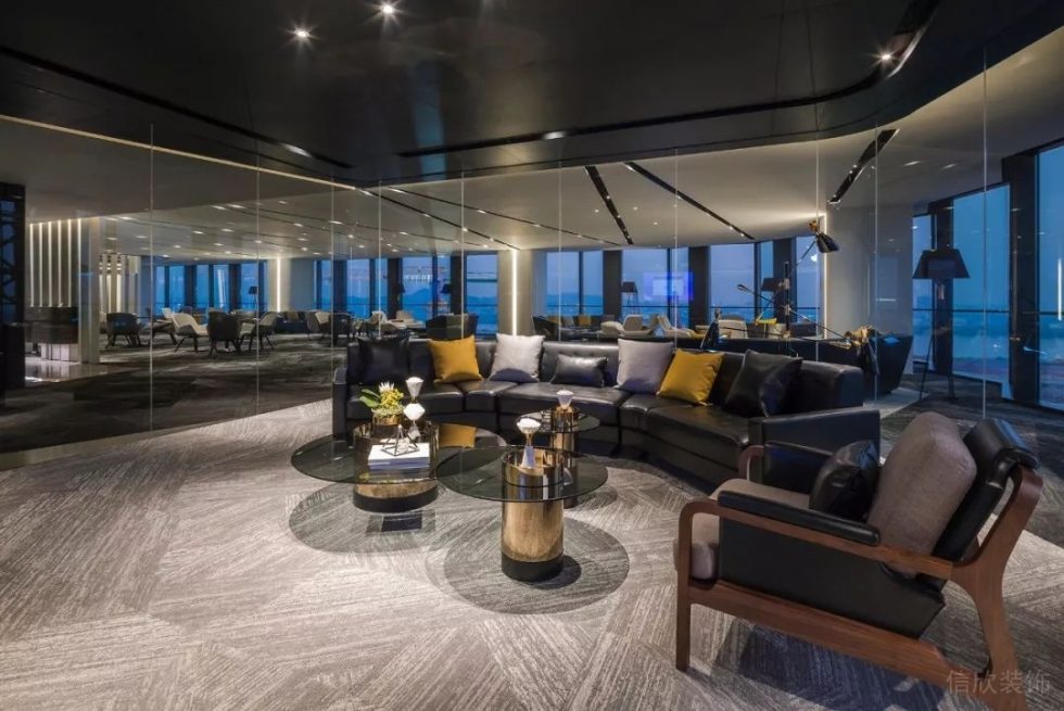 深圳福田中心商務(wù)大廈1300平方米黑白灰現(xiàn)代風辦公室裝修案例接待室