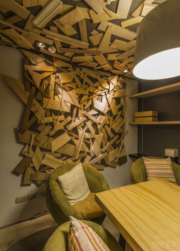 深圳龍崗凱騰大廈500平方米暖色調(diào)工業(yè)風(fēng)辦公室裝修案例實(shí)木裝飾面板