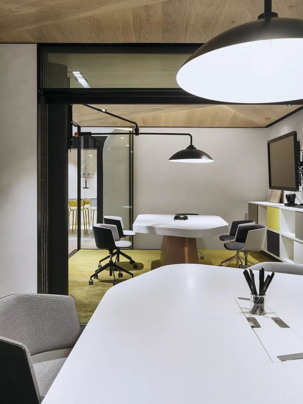 深圳龍崗云里智能園500平方米北歐工業(yè)風(fēng)辦公室裝修案例洽談室