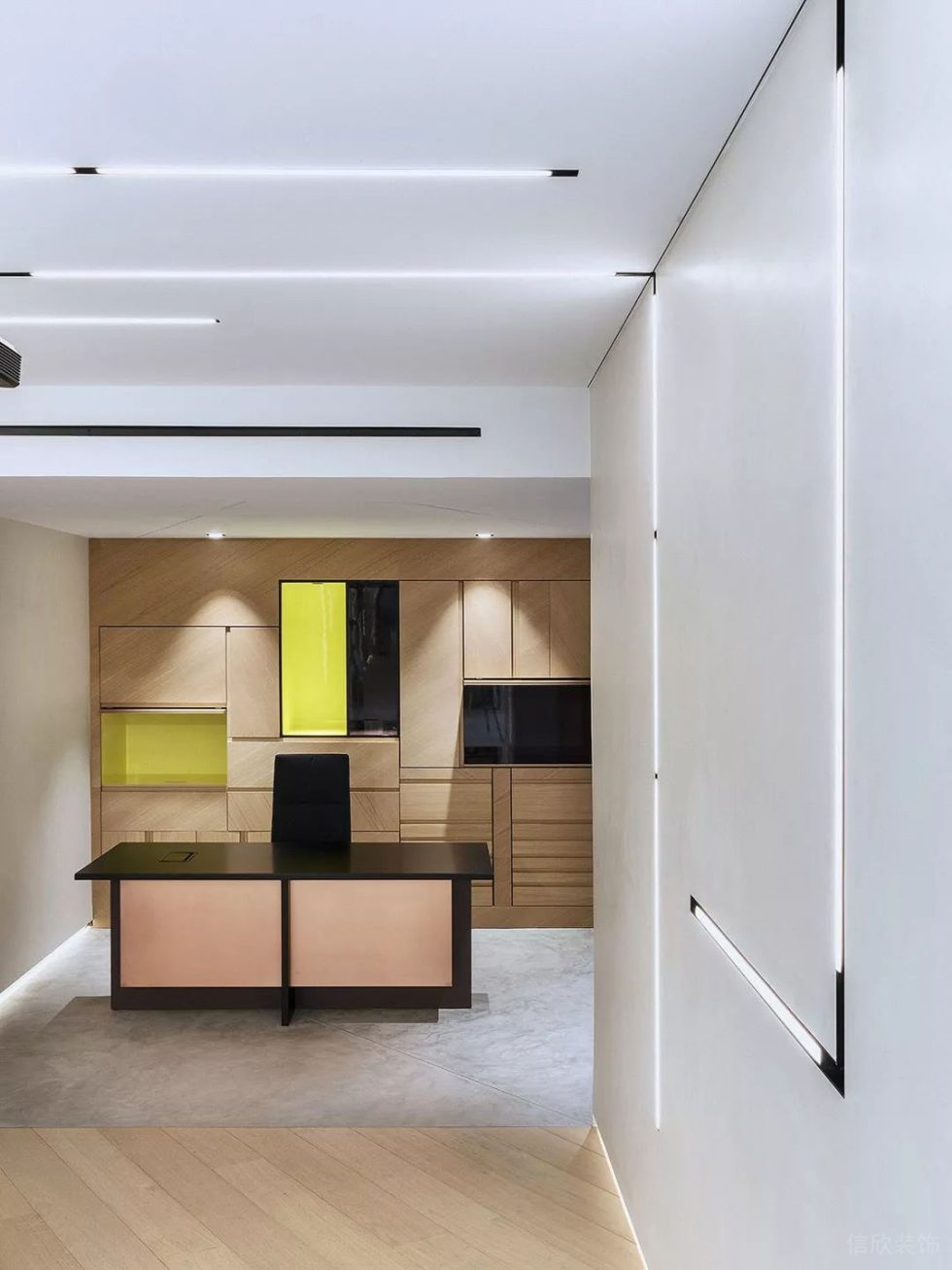 深圳龍崗云里智能園500平方米北歐工業(yè)風(fēng)辦公室裝修案例前臺接待區(qū)