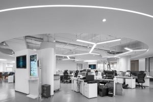 深圳龍華展滔科技大廈1600平方米現(xiàn)代科技風辦公室裝修案例辦公大廳效果圖