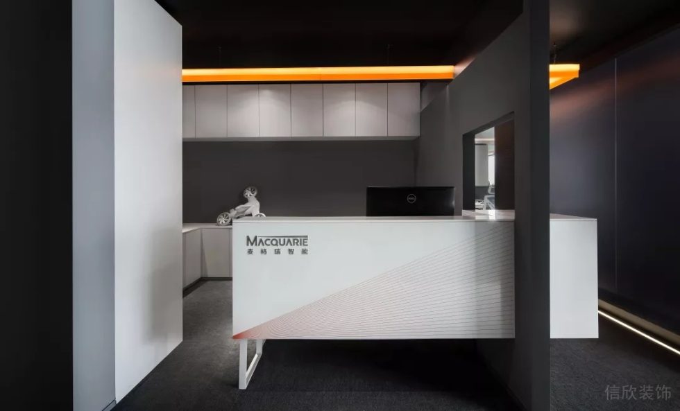 深圳南山同方信息港600平方米黑白灰色調(diào)現(xiàn)代科技風(fēng)公司裝修案例前臺