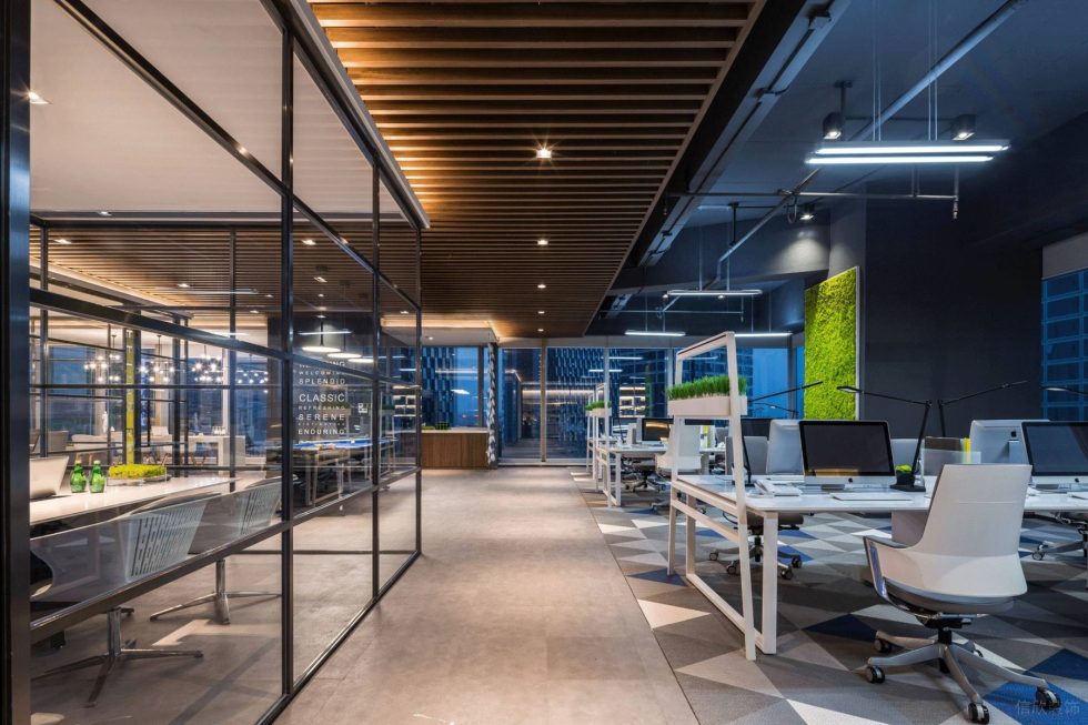 深圳南山香江金融中心300平方米現代工業(yè)風公司裝修案例開放式辦公區(qū)